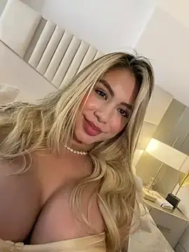 Stripchat Live Sex Cam of _laura_02