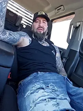 Stripchat Free Live Porn of Beardedtattood