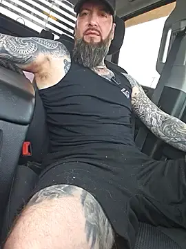 Stripchat Free Porn Cam of Beardedtattood