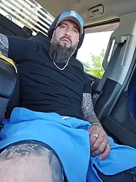 Stripchat Live Sex Cam of Beardedtattood