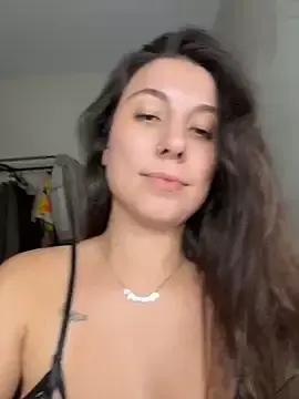 Stripchat Live Sex Cam of Carolini09