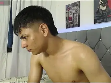 Stripchat Live Sex Cam of Logan_Jhonson19