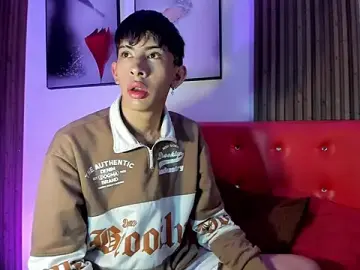 Stripchat Free Porn Cam of Tommy_Fox