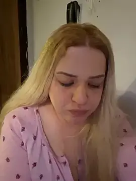 Stripchat Nude Webcam of TutkuEvi