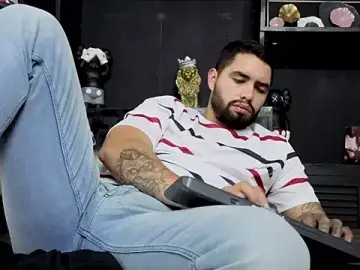 Stripchat Watch Live Sex Cams of matteosantos