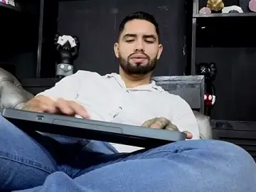 Stripchat Sex Cam of matteosantos