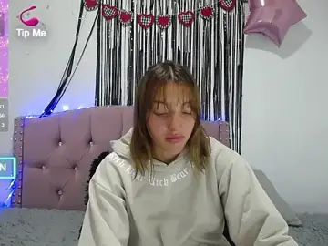 Stripchat Sex Cam of emily_cooper_pym