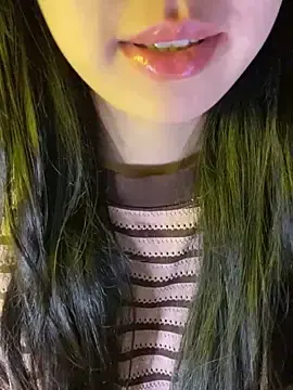 Stripchat Watch Live Sex Cams of Uyennii02