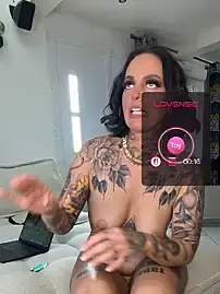 Stripchat Live Sex Cam of venustattoue