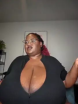 Stripchat Adult Webcam of SexyHugeblackTitties