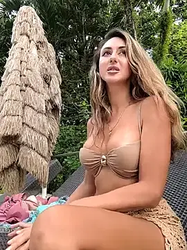 Stripchat Live Sex Cam of Bella-Grace