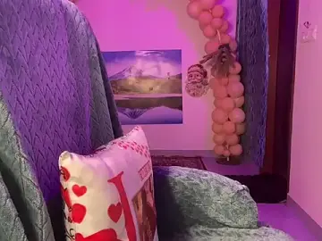 Stripchat Adult Webcam of Royal_girl_1