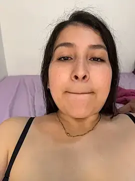 Stripchat Live Sex Cam of evelyn_1702