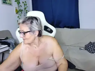 Stripchat Adult Webcam of Selenna57