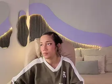 Stripchat Nude Webcam of hot_little_bunny