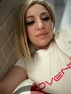 Stripchat Live Sex of miamellycious