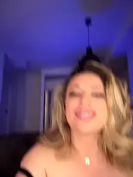 Stripchat Live Sex Cam of miamellycious