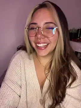 Stripchat Live Sex Cam of Paulette_Blanche