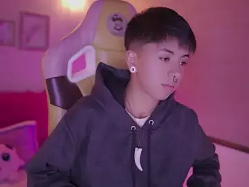 Stripchat Sex Cam of tommy_blue