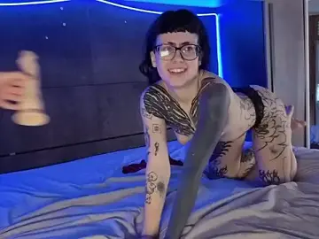 Stripchat Free Porn Cam of YumiLux