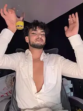 Stripchat Free Porn Cam of Gipsyboysteve