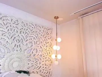 Stripchat Live Sex Cam of nahomi_sweett