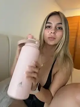 Stripchat Adult Webcams of oriana_zoeee