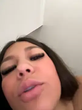 Stripchat Nude Webcam of Alyshanon18