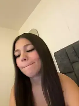 Stripchat Nude Webcam of Alyshanon18