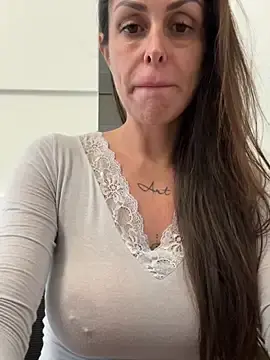 Stripchat Live Sex Cam of AmandaArt