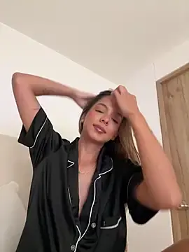 Stripchat Watch Live Sex Cams of Bella_cutte_