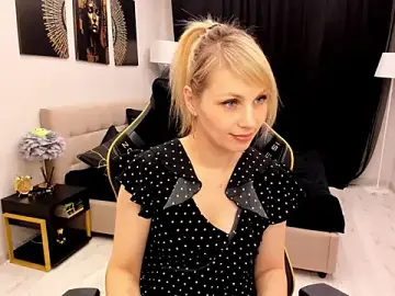 Stripchat Live Sex Cam of LindaSandy_1