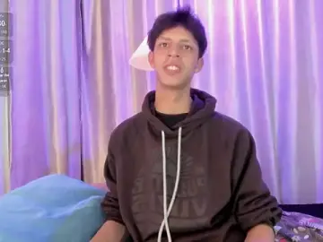 Stripchat Sex Cam of Ethan_qop