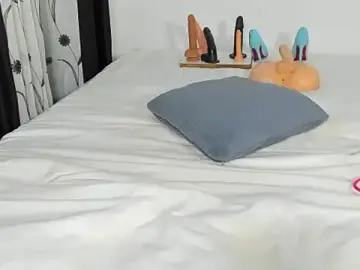 Stripchat Sex Cam of CREAMY_BUBBLEGUM