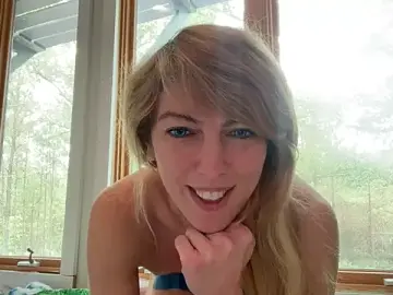 Stripchat Live Sex Cam of CelestialRuby
