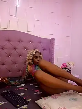 Stripchat Adult Webcam of LyndaJones