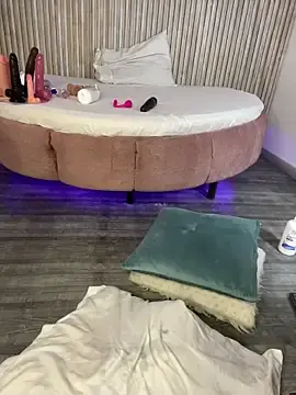 Stripchat Live Sex Cam of Saracooper__