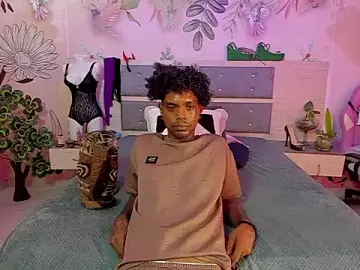 Stripchat Free Porn Cam of bigblackhotx1