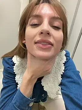 Stripchat Nude Webcam of -AngelAri-