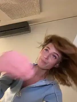 Stripchat Live Porn of -AngelAri-