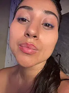 Stripchat Sex Cam of Valentinne_z