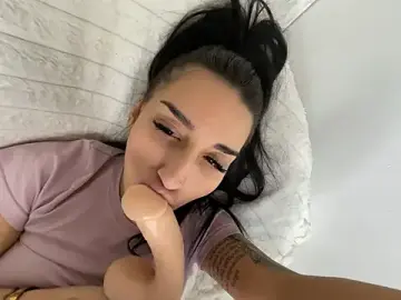 Stripchat Live Sex Cam of BlueEyes_BB