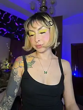 Stripchat Free Live Porn of Cinamoonn