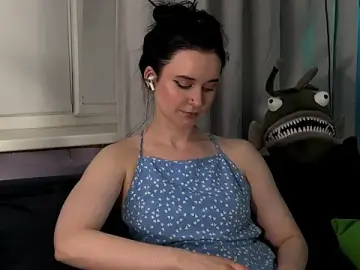 Stripchat Live Sex Cam of KiraLiLime