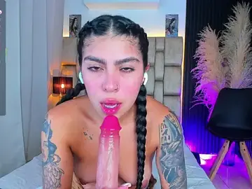 Stripchat Live Porn of little_sophie18