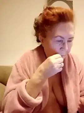 Stripchat Free Porn Cam of Hottie-Mom