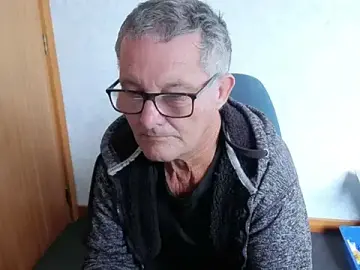 Stripchat Sex Cam of daddy_man