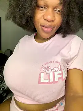 Stripchat Live Sex Cam of Boneca25