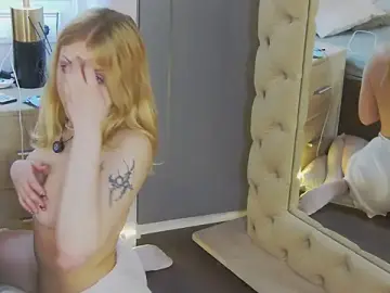 Stripchat Sex Cam of CandyElfie