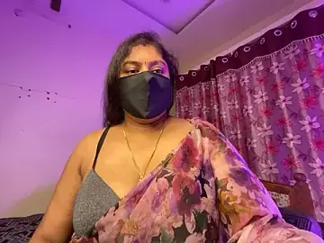 Stripchat Sex Cam of LouleyRani_